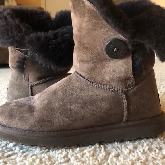 Ugg classic fury boots with button - Picture 2 of 2